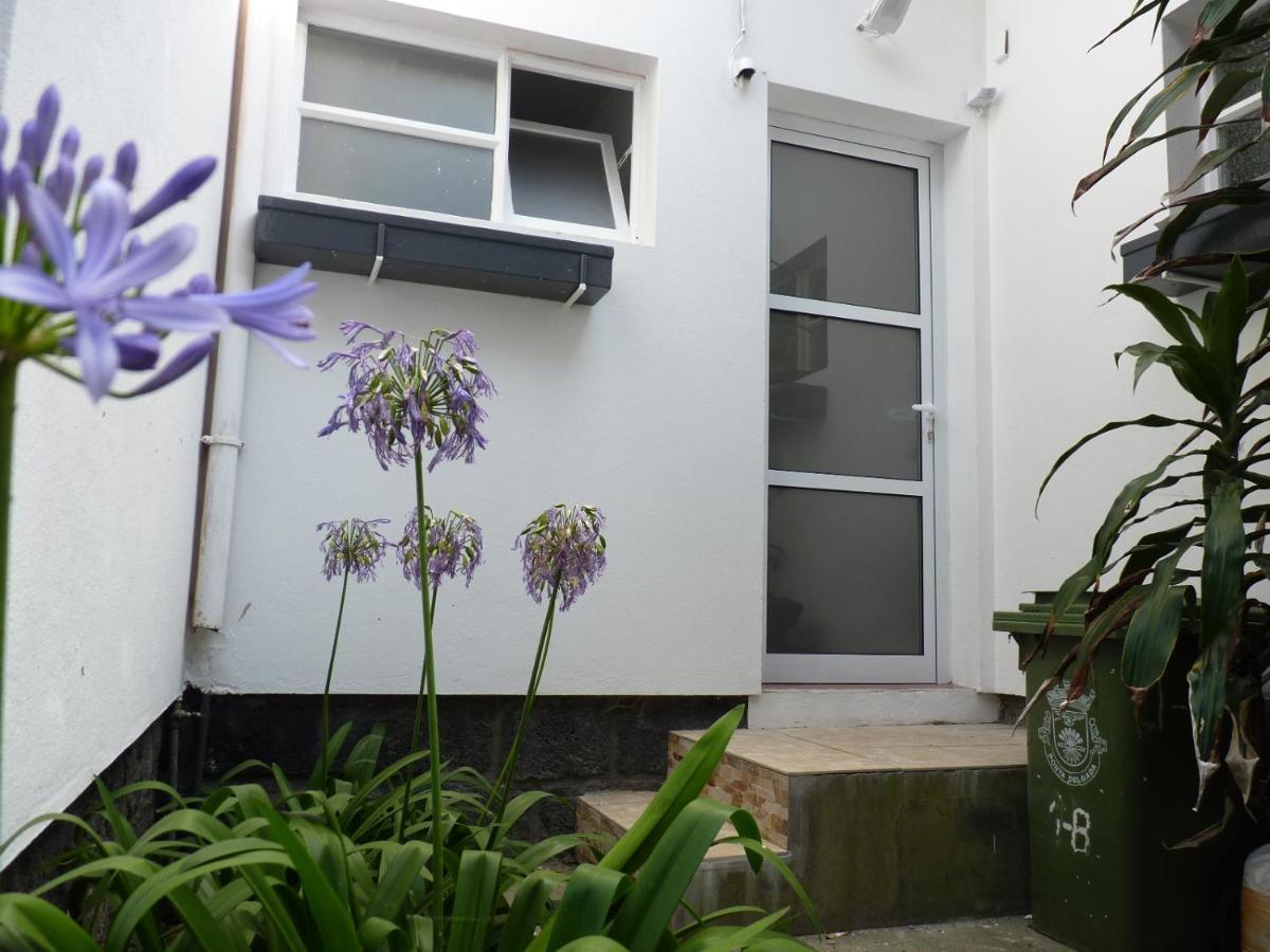 Azores Garden House - Private Suites & Apartments - Automatic Self Check-In 蓬塔德尔加达 客房 照片
